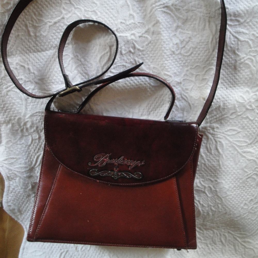 1990'S VTG BURBERRYS PATENT LEATHER SHOULDER BAG